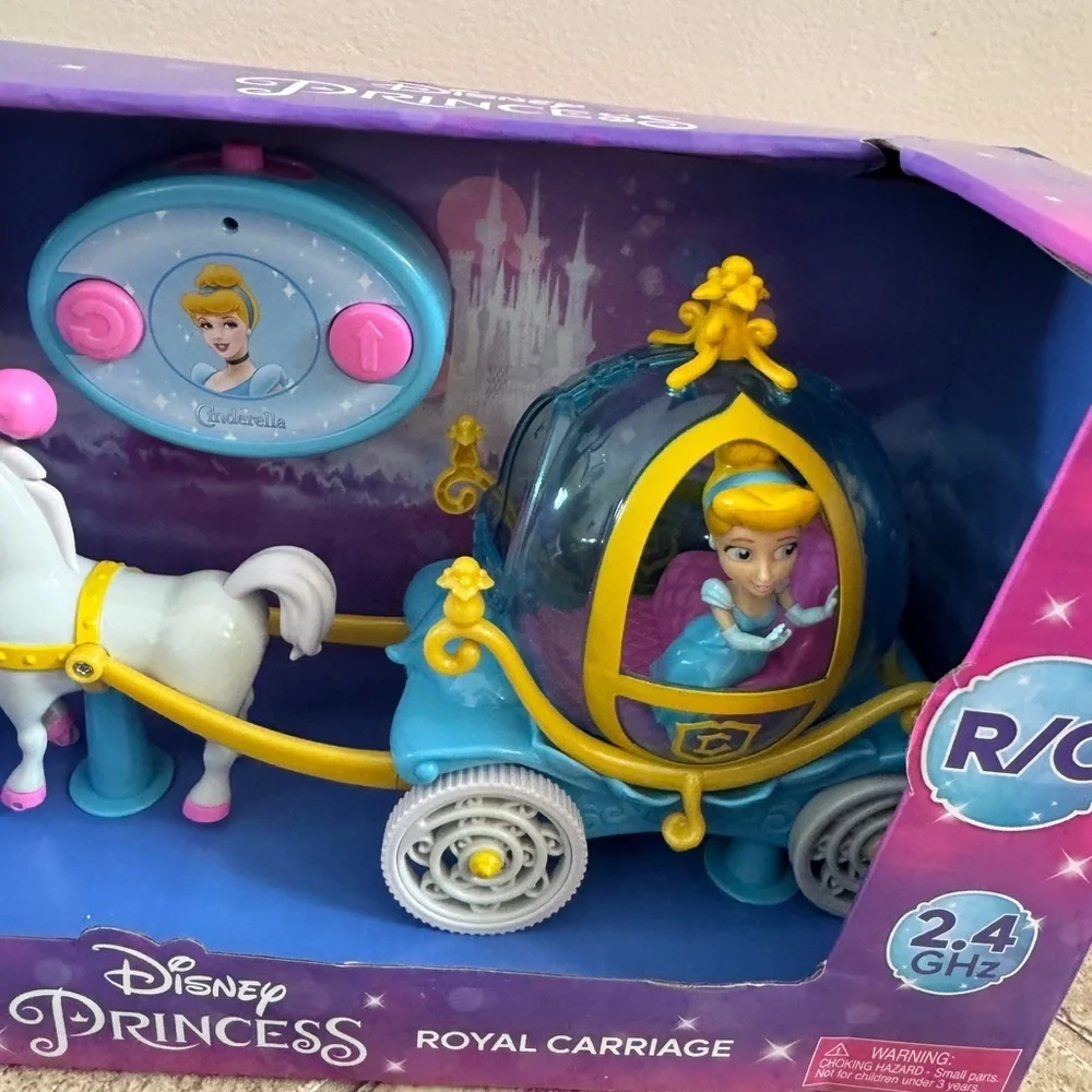 NWT Disney Princess Cinderella Royal Carriage Toy R/C Car Horse Toddler Girl